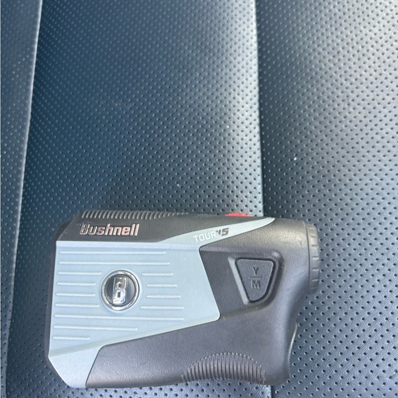 Bushnell range finder , does not include case - Picture 3 of 3